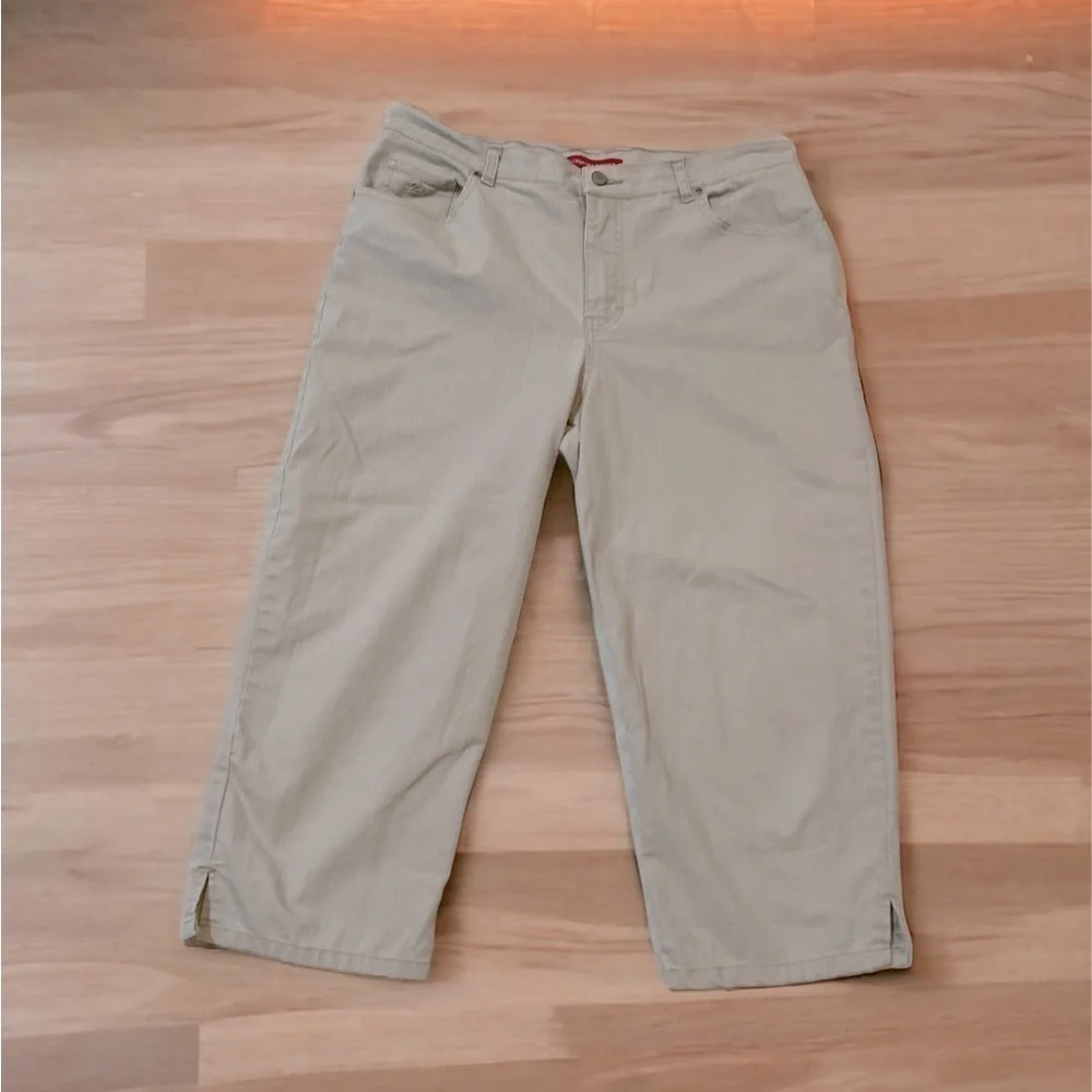 Gloria Vanderbilt Women’s Size 14 Cream Capri Jean Pants